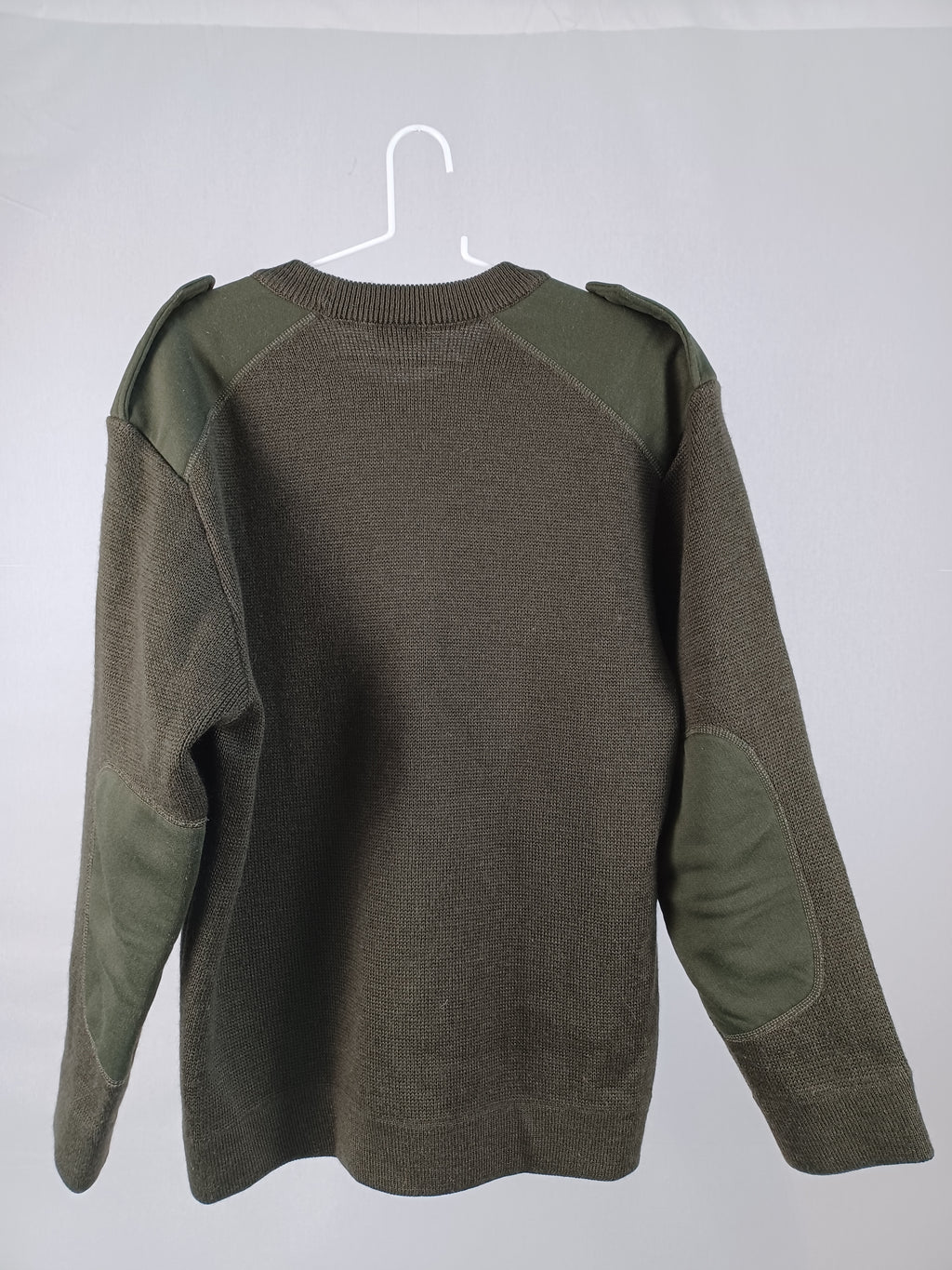 ST James Knitwear L Green